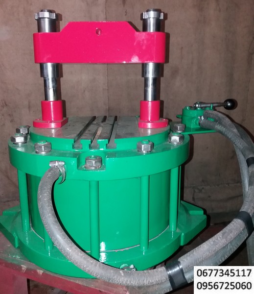 Пресс настольный  пневматический  двухстоечный  номинальное усилие 6,5 тонн , предназначен для операций холодной штамповки: вырубки, пробивки, гибки, неглубокой вытяжки , опрессовки зажимов , скоб и наконечников на проводах , таблетпресс , таблетирование , габаритный размер — 250х380х250 вес 65кг